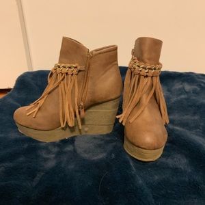 Sbicca wedged booties